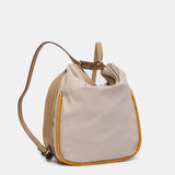 Tasche - Rucksack aus recyceltem beigem Material.