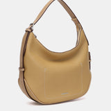 Umhängetasche aus recyceltem Material in Camel.