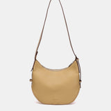 Umhängetasche aus recyceltem Material in Camel.