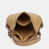 Umhängetasche aus recyceltem Material in Camel.