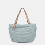 Shopper-Tasche aus recycelten und gepolsterten Materialien in Blau.