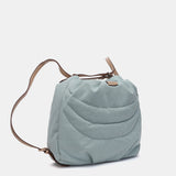 Tasche - Rucksack aus recycelten und gepolsterten Materialien in Blau.