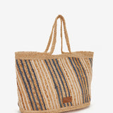 Raffia-Strandkorb in Blau.