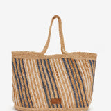 Raffia-Strandkorb in Blau.