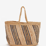 Raffia-Strandkorb in Blau.