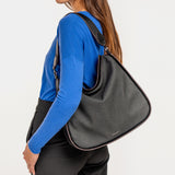 Bolso de hombro en materiales reciclados negro