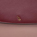 Bolso de hombro en materiales reciclados burdeos