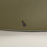 Bolso de hombro en materiales reciclados verde