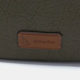 Bolso multifuncional en materiales reciclados verde