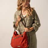 Multifunktionale Tasche aus rotem Stoff