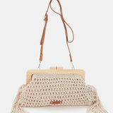 Beigefarbene Makramee-Clutch