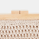 Beigefarbene Makramee-Clutch