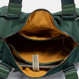 Bolso de viaje en materiales reciclados verde