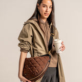 Gestepptes braunes Schultertasche.