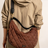 Gestepptes braunes Schultertasche.