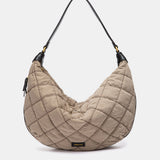 Gepolsterte Schultertasche in Taupe.