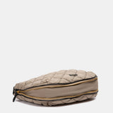 Gepolsterte Schultertasche in Taupe.