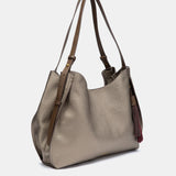 Bolso de hombro con borla ocre