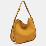 Schultertasche aus recycelten Materialien in Bernsteinton.