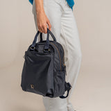 Rucksack aus recycelten Materialien in Blau.