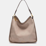 Beiger Schultertasche aus recycelten Materialien.