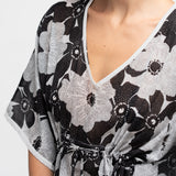Caftán de algodón con estampado floral en blanco y negro