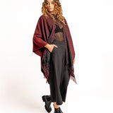 Burgund gedruckter Poncho