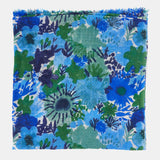 Wollschal mit blauem Blumendruck