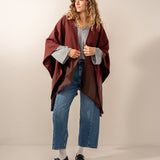 Poncho mit Schleife in Bordeaux.