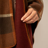 Wendbarer Poncho in Bordeaux.