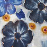 Pañuelo de lana con estampado floral gris