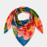 Seidene Bandana mit grünem Blumenmuster.
