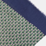 Pañuelo de viscosa con estampado grométrico azul