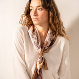 Bandana de seda con estampado paisley en ámbar