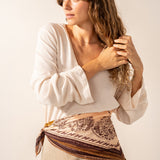 Bandana de seda con estampado paisley en ámbar